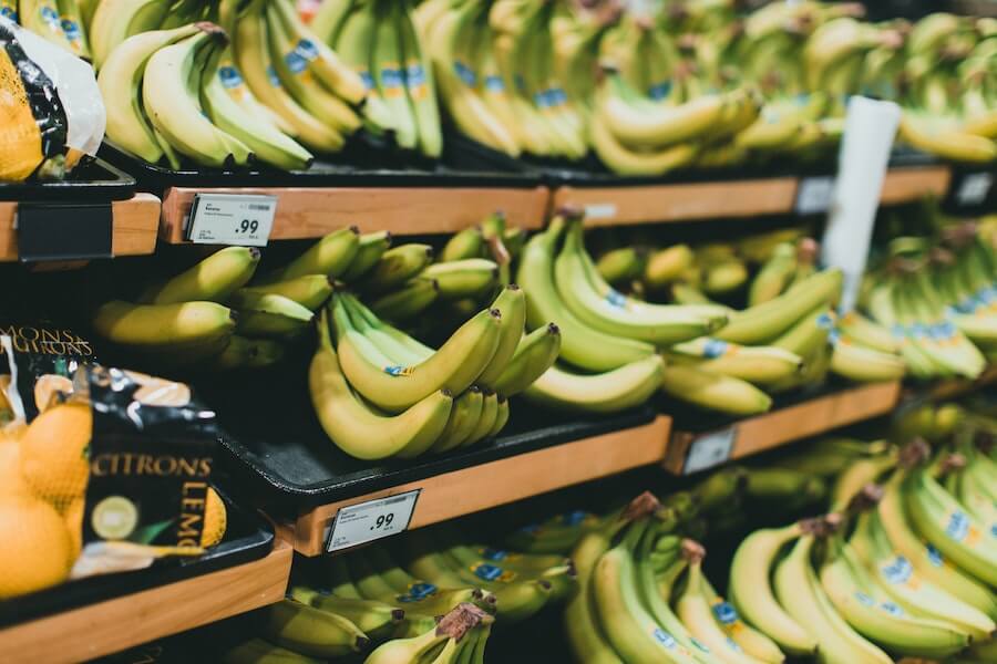 bananas in a shop with a price tag that uses psychology in business