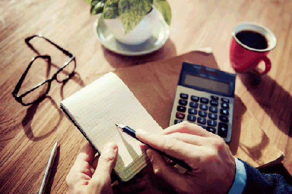 The Difference Between a Bookkeeper and an Accountant