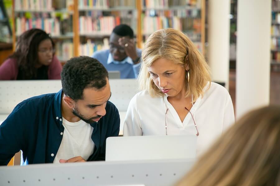 two students looking up how do you get ucas points